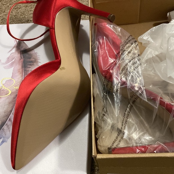 Jessica Simpson Holiday Red Polla Pumps, Brand New still in the box! - Picture 4 of 4